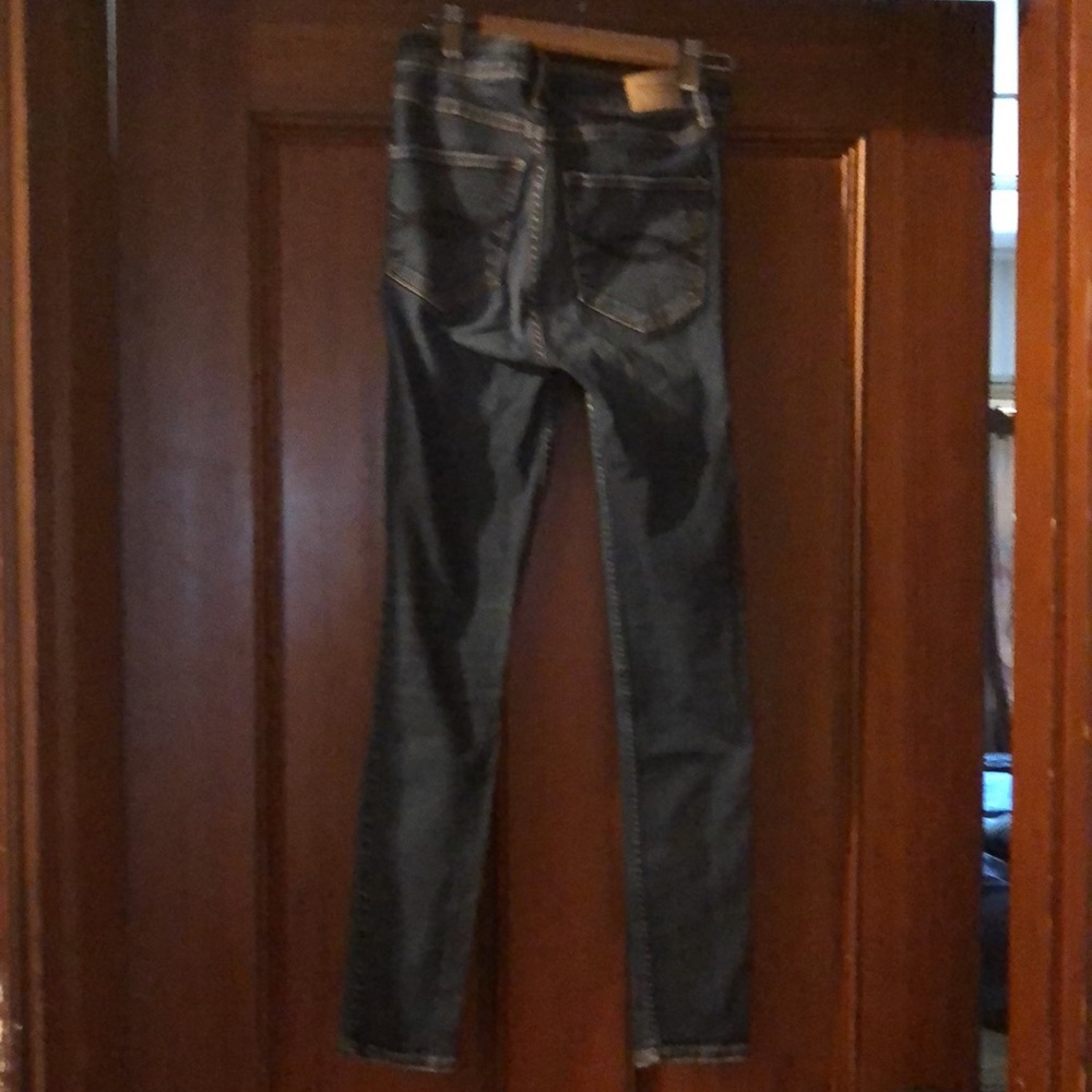Abercrombie & Fitch Super Skinny High Rise Jeans. Size: 2s - Picture 3 of 12